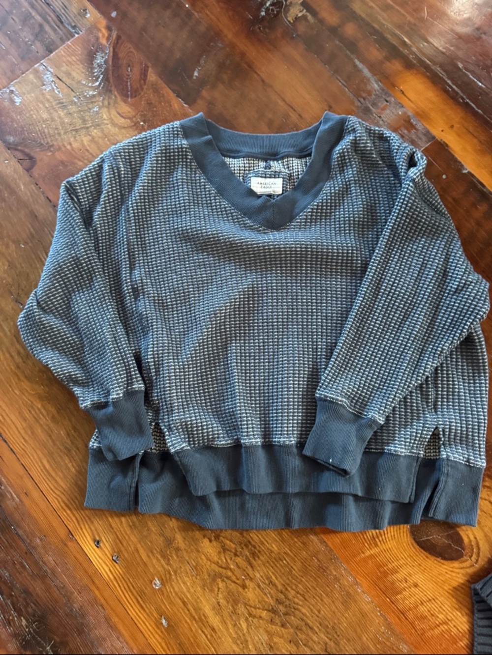 American Eagle Outfitters Women's Waffle Knit V-Neck Sweater in Charcoal Gray